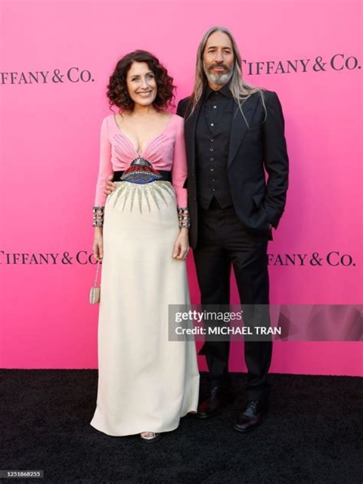 
How Rich Is Seinfeld Actress Lisa Edelstein Artist Husband Robert Russell Net Worth In 2022? Details To Know 