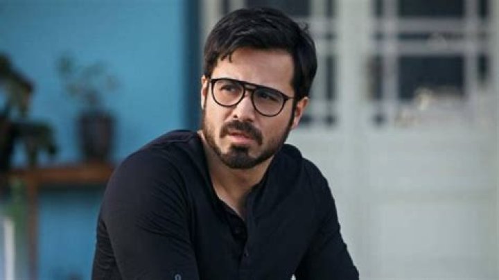 
Kashmir Welcomes Emraan Hashmi With Stone Pelting 