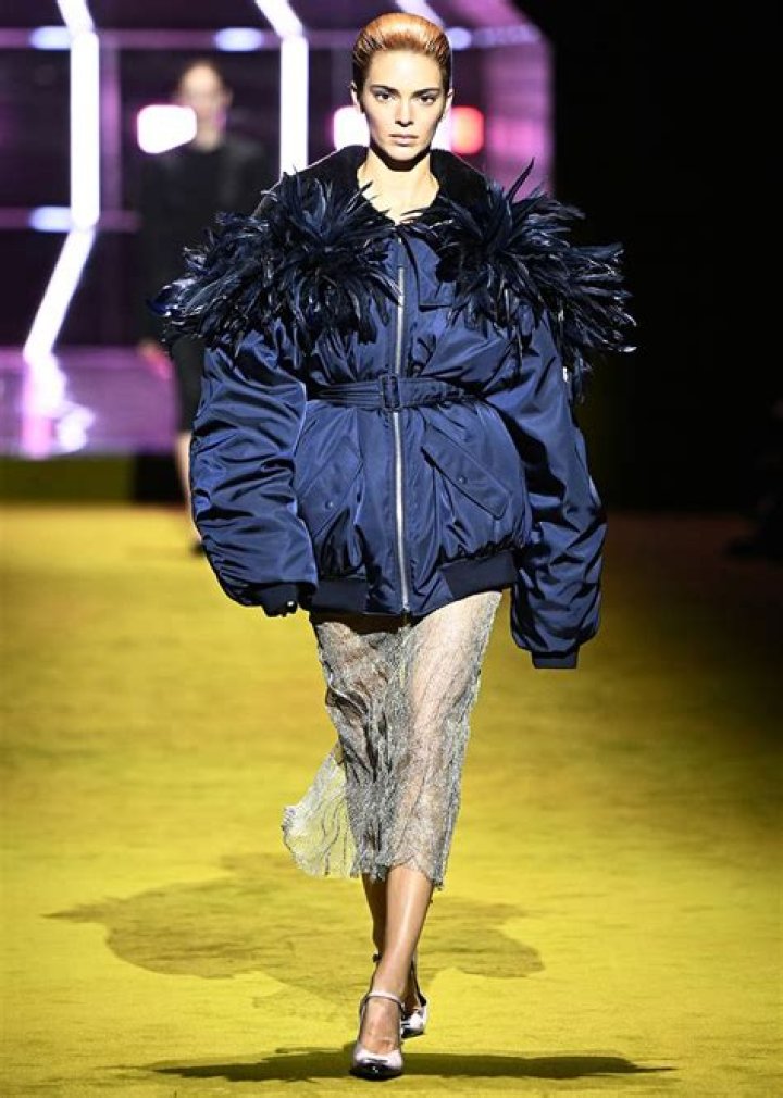 
Kendall Jenner Feels ‘Uncomfortable’ When Her Family Cheers at Her Fashion Shows: ‘Makes Me Cringe’ 