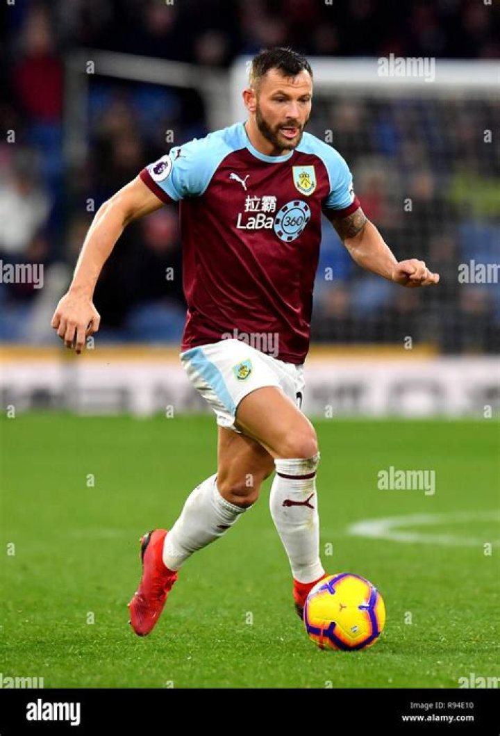 
Phil Bardsley Height, Weight, Net Worth, Age, Birthday, Wikipedia, Who, Nationality, Biography 